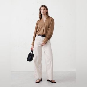 Banana Republic CREPE VOLUME SLEEVE BLOUSE‎ color: afternoon latte NWT in packag